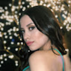 Meet your Posher, Valeria